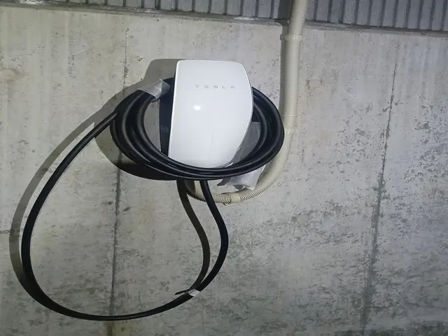 コンセント、ボックス取付、配線ルートが難しく高い見積もり出された方相談くださいサービスの画像