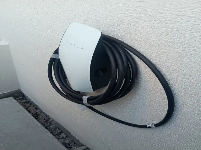 コンセント、ボックス取付、配線ルートが難しく高い見積もり出された方相談くださいサービスの画像