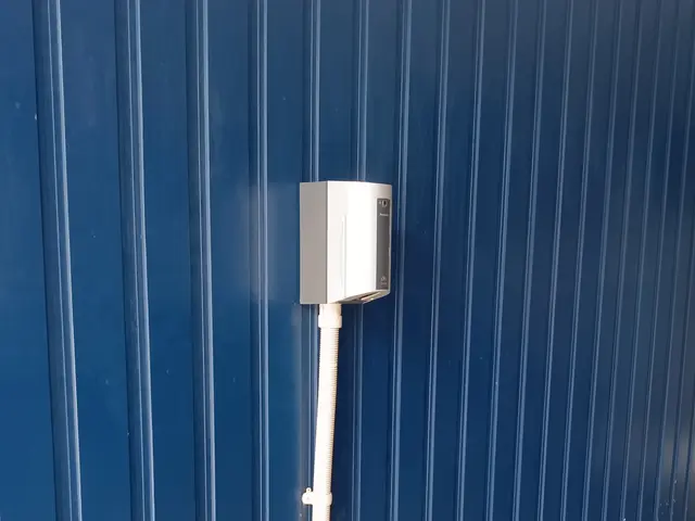 コンセント、ボックス取付、配線ルートが難しく高い見積もり出された方相談くださいサービスの画像