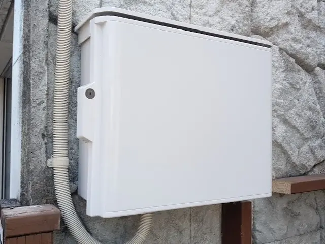 コンセント、ボックス取付、配線ルートが難しく高い見積もり出された方相談くださいサービスの画像