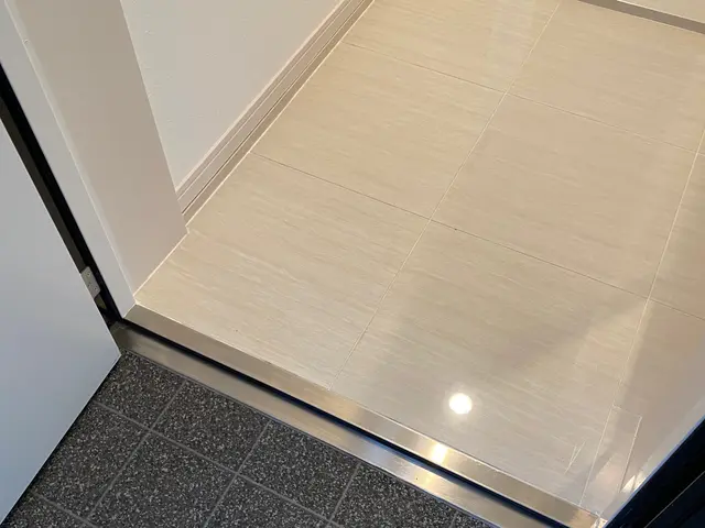 玄関廻り洗浄サービスの画像