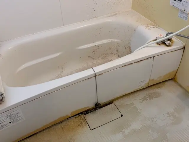 ◆浴室エプロン内部高圧洗浄でしっかり洗浄サービスの画像