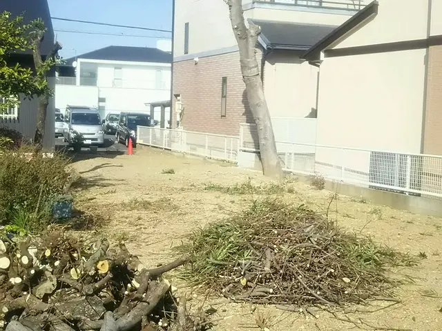 家の守り神でもある庭木、感謝して剪定させていただきますサービスの画像