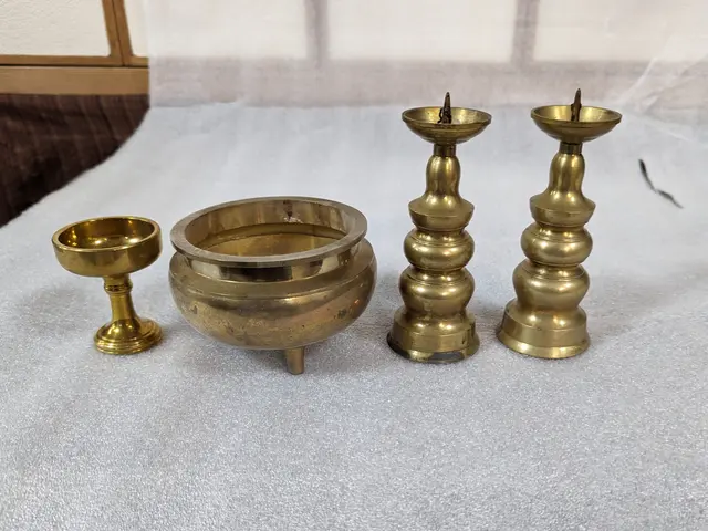 あらゆる仏壇や仏具のクリーニングを致します。見違えるほど綺麗になります。サービスの画像