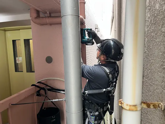 材料は長持ちする二重管を使用、ネジ一本から日本製にこだわり、目立たない配管工事！サービスの画像