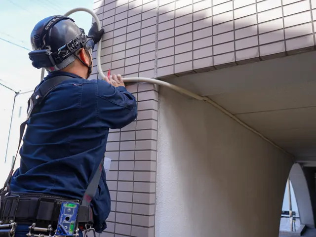 材料は長持ちする二重管を使用、ネジ一本から日本製にこだわり、目立たない配管工事！サービスの画像