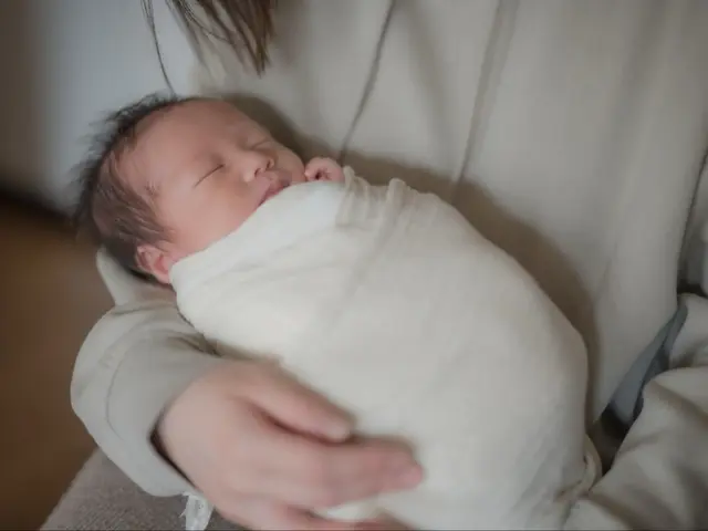 赤ちゃんとご家族の“今”をやさしく残す　【ナチュラルニューボーンフォト】サービスの画像