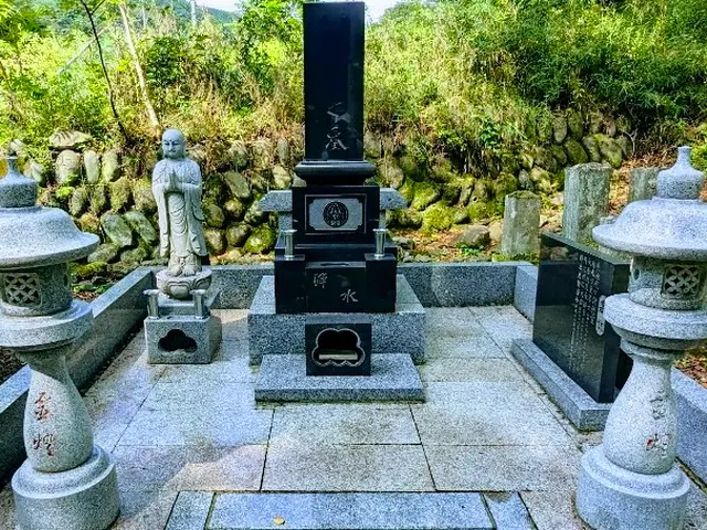 《お線香+仏花コミコミ価格》お客様の代わりにお墓参り!!サービスの画像