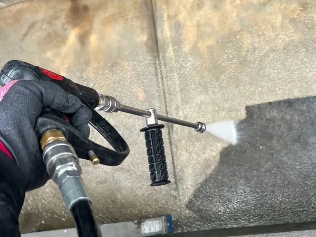 バルコニー高圧洗浄やります！10分から15分の作業！サービスの画像