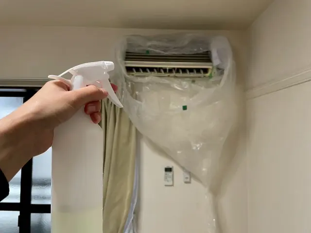 【損害保険加入済み】1件1件丁寧に徹底作業！ビフォーアフターの変化をご覧くださいサービスの画像