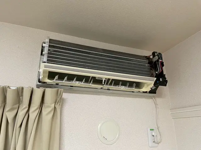 【損害保険加入済み】1件1件丁寧に徹底作業！ビフォーアフターの変化をご覧くださいサービスの画像