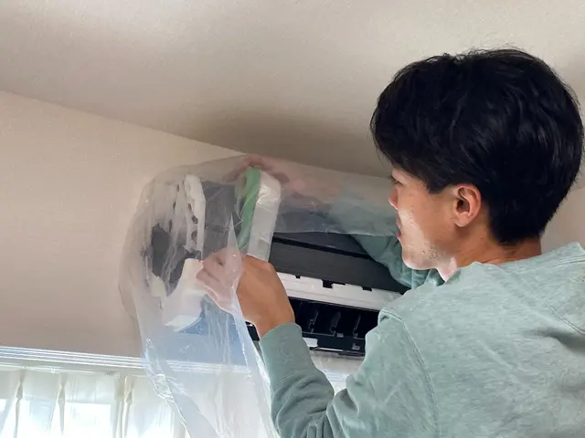 【損害保険加入済み】1件1件丁寧に徹底作業！ビフォーアフターの変化をご覧くださいサービスの画像