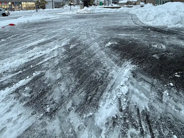 雪かき・雪下ろし代行（手作業／軽トラ排雪対応）サービスの画像