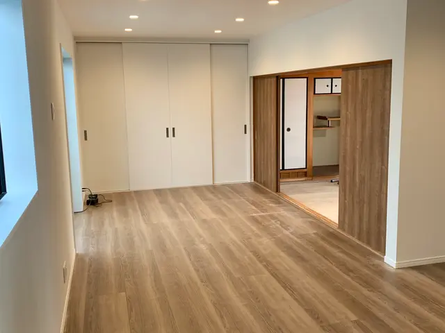 １月から新規出店！　多数の色柄をご用意♪  33年の経験から丁寧な施工！サービスの画像