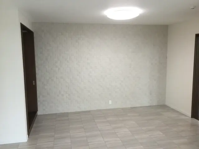 １月から新規出店！　多数の色柄をご用意♪  33年の経験から丁寧な施工！サービスの画像