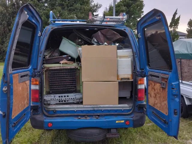 ☆予約前に質問欄に！☆2ｔトラックに載せられるだけどうぞ！※希望日別日必須サービスの画像