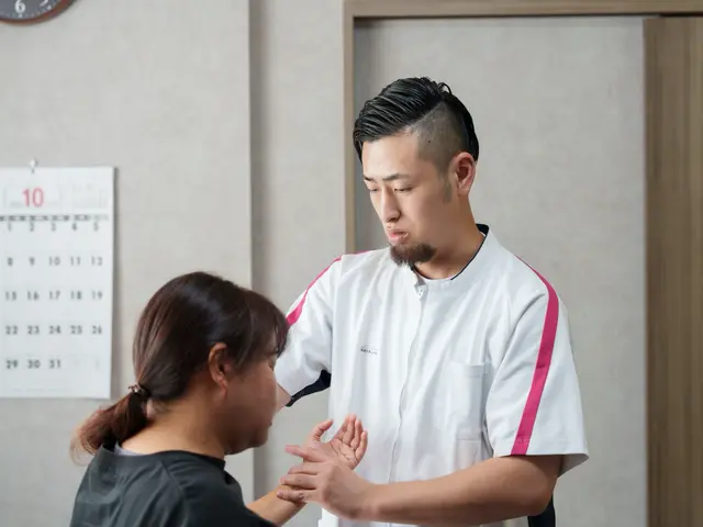 1日1人深夜限定！1回で完結させる整体/慢性痛やギックリ腰にも対応【施術台持参】サービスの画像