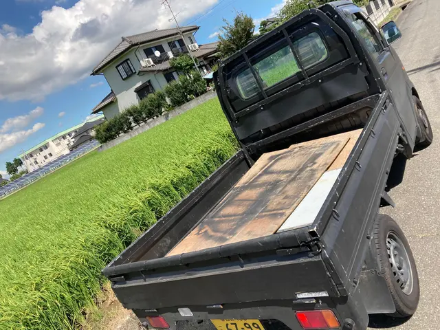 不用品回収致します軽トラ荷台いっぱいに積んで格安資格も古物持っておりますサービスの画像