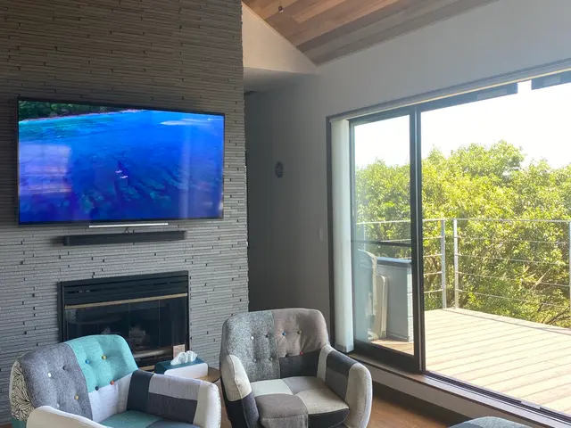 壁掛けテレビの設置サービスの画像