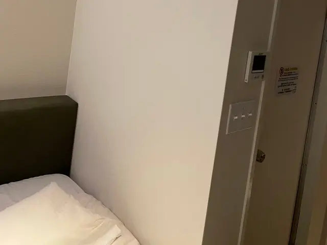 【壁穴補修はお任せください】完全自社施工！丁寧な作業を心がけております！サービスの画像