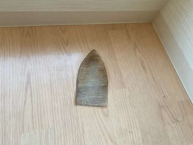 ◆14年の経験と2万件以上の実績◆あなたのフローリングや扉をプロが蘇らせます！サービスの画像