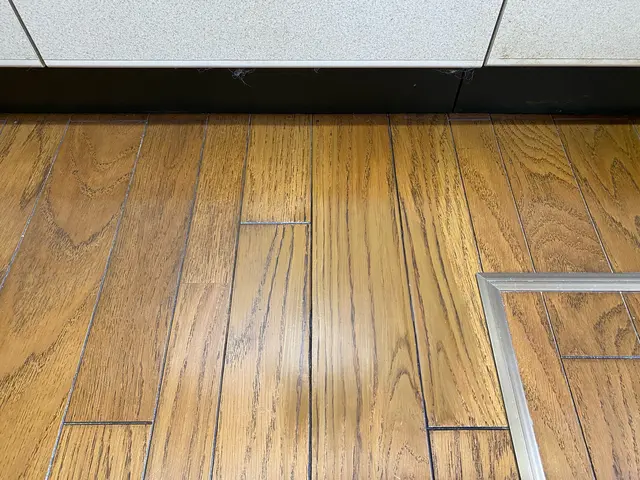 ◆14年の経験と2万件以上の実績◆あなたのフローリングや扉をプロが蘇らせます！サービスの画像