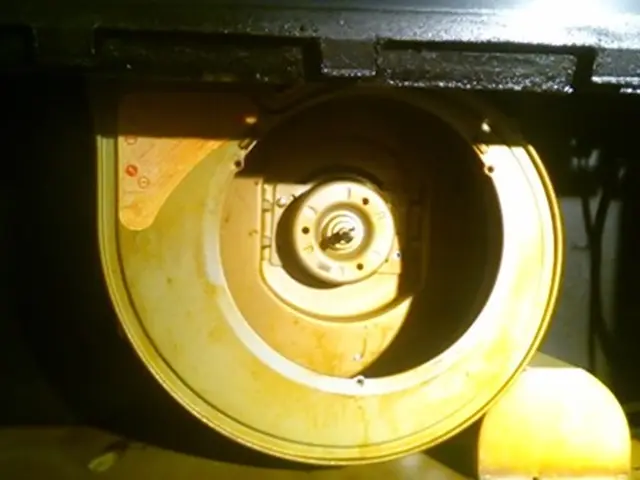 損害保険加入済★駐車場代は当店が負担いたします！レンジフード（換気扇）クリーニンサービスの画像