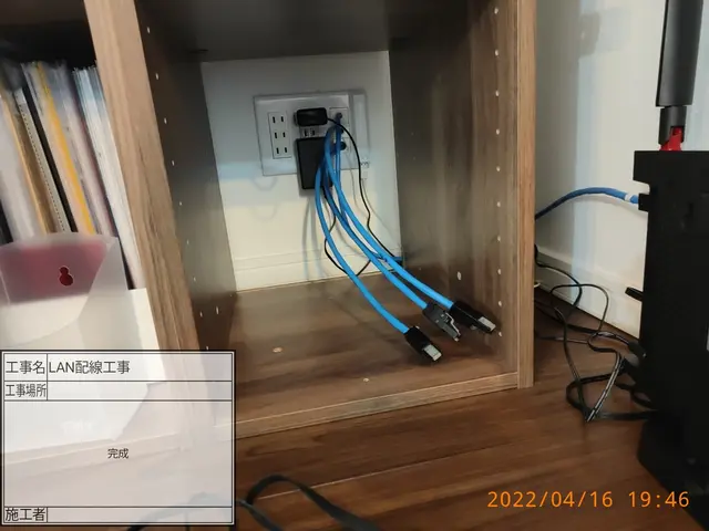 LAN配線増設工事。写真の弱電資格者にお任せ下さい。施設工事歴多数有〼サービスの画像