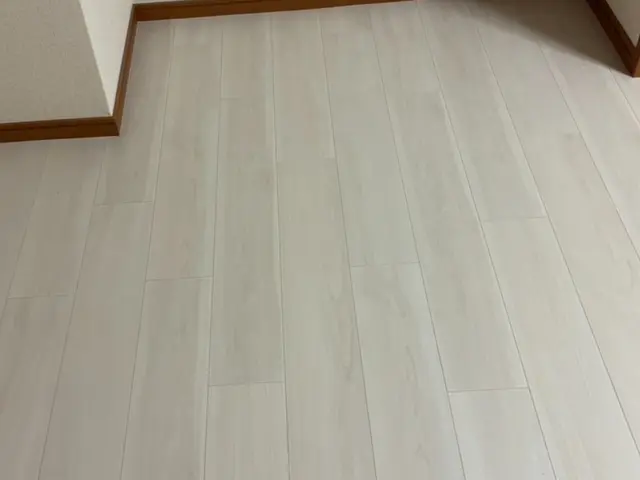 お手入れの楽なフローリング。通常の張替工事より低料金で満足のいく仕上がりにサービスの画像