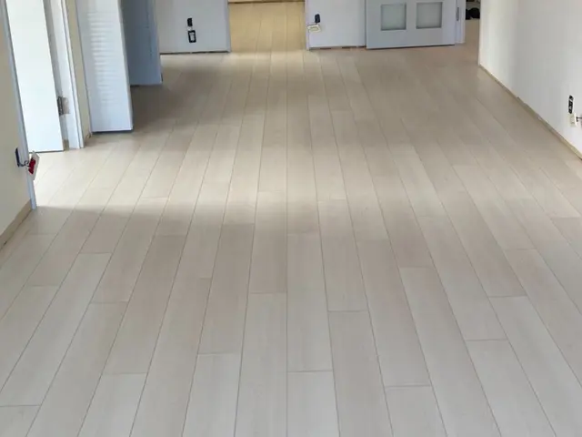 お手入れの楽なフローリング。通常の張替工事より低料金で満足のいく仕上がりにサービスの画像