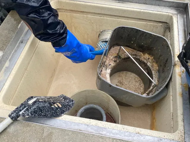 ✯アワード受賞店舗✯グリストラップ徹底洗浄！トラップ内の汚泥、臭いをスッキリ除去サービスの画像