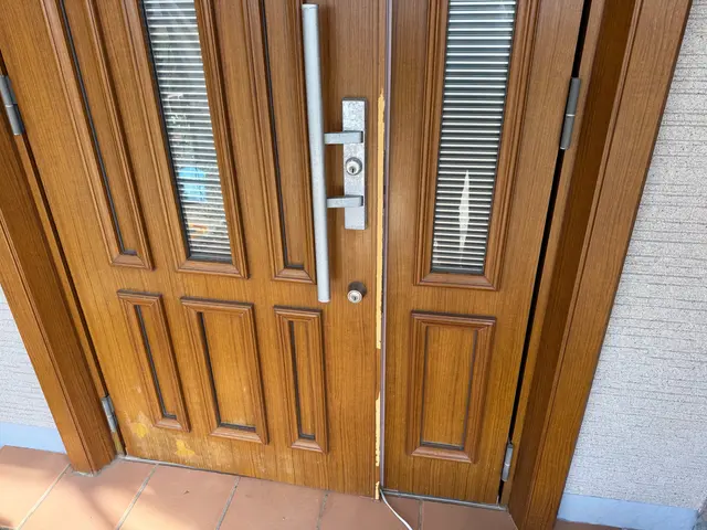 【部分補修も全体補修も承ります◎】大手での経験を活かし、新築のような玄関ドアへ！サービスの画像
