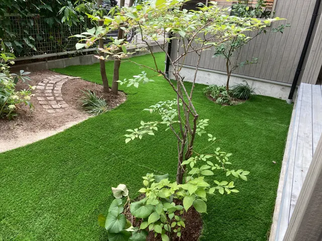 お庭の事なら丁寧な作業と対応でご満足して頂ける（株）庭づくりへ御依頼下さい。サービスの画像