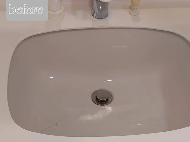 水回り特殊専用塗料で洗面台を交換せずに蘇らせます！サービスの画像