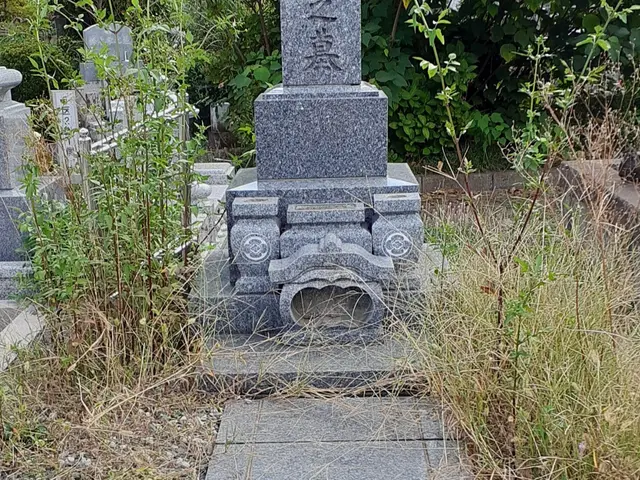 お彼岸でしたが、お墓参りいかれましたか？草ぼうぼうではかわいそうですよ♪サービスの画像
