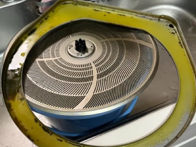 年末のお掃除はお早めに　ピカピカなレンジフード〈安心の法人経営〉サービスの画像