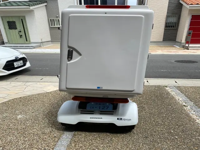 ☆デリバリーバイクで迅速且つ安心配送を行います！最大300Lの大容量BOX搭載☆サービスの画像