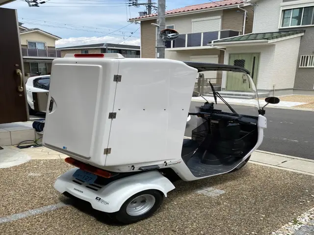 ☆デリバリーバイクで迅速且つ安心配送を行います！最大300Lの大容量BOX搭載☆サービスの画像