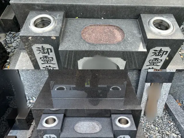 専任の墓地清掃士がプロの技術で施工しますサービスの画像