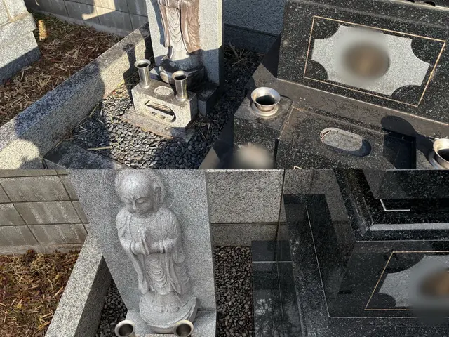 専任の墓地清掃士がプロの技術で施工しますサービスの画像