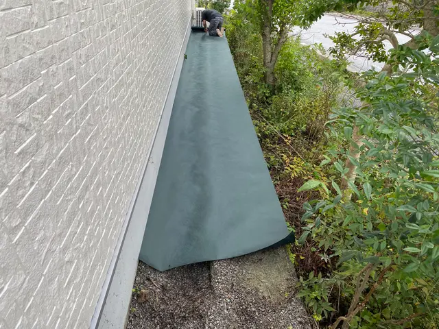 滋賀県長浜市の地元密着で安心！防草シートの施工をお受けいたします。サービスの画像