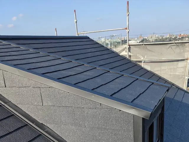 屋根塗装｜今だけ色選び無料＋15年保証｜屋根塗装｜遮熱塗料×建設業許可の安心施工サービスの画像