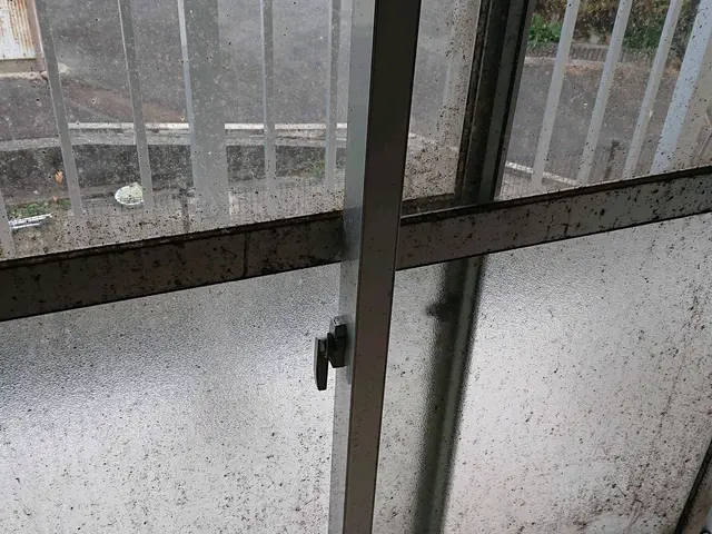 【 業歴30年の経験実績 】女性スタッフ同行OK！  プロの窓サッシクリーニングサービスの画像