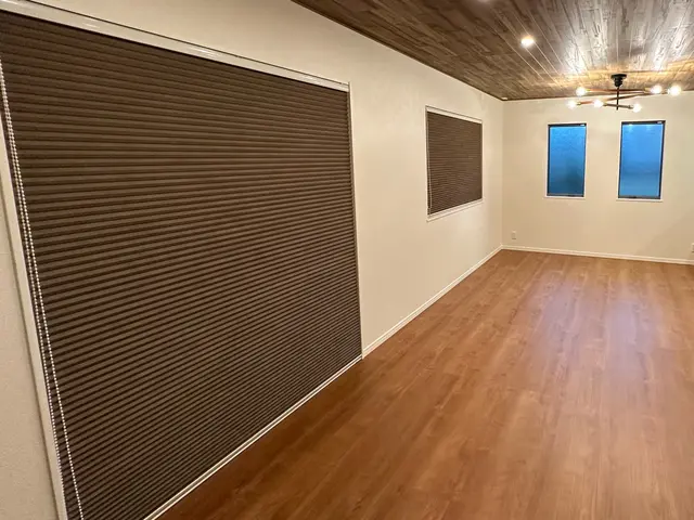 カーテンレール、ブラインド、ロールスクリーン等お安くお取り付け致します！サービスの画像