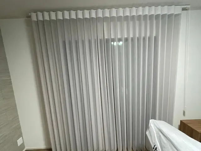 カーテンレール、ブラインド、ロールスクリーン等お安くお取り付け致します！サービスの画像