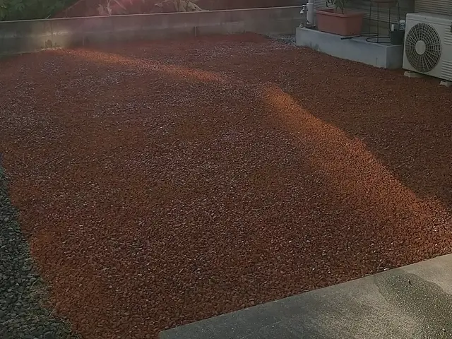 砂利敷きお任せください。。料金表はあくまで目安です。複数であれば値引します。サービスの画像