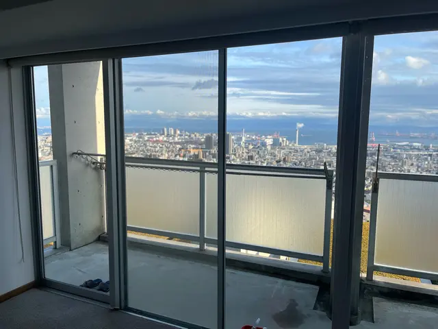 日本約300拠点の大手がノウハウを活用して窓やサッシの汚れをきれいに清掃するサービスの画像