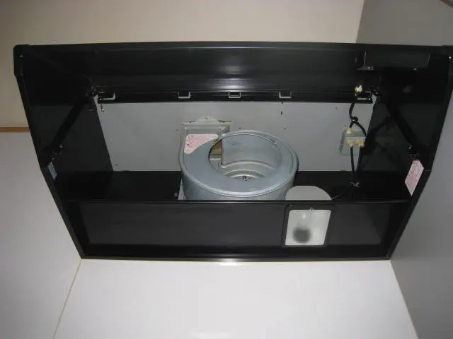 ギトギトの油汚れをキレイサッパリ！特別価格にてご提供中です。サービスの画像