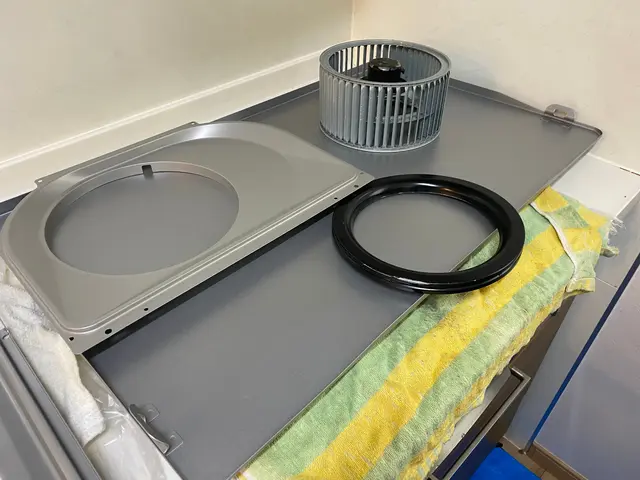 ガンコな汚れもお任せください！10年放ったらかしの換気扇遠慮なくご相談下さい！サービスの画像