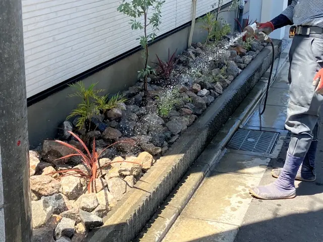 いろんな色の砂利、割栗石お任せください。チャート砂利も格安で。サービスの画像